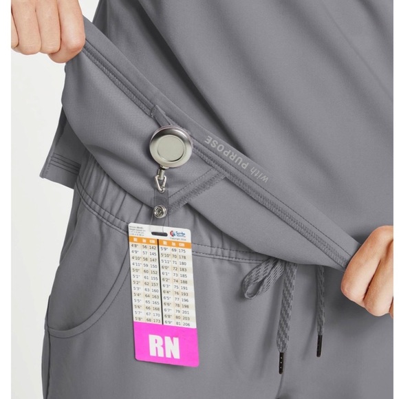 Jaanuu • 3-Pocket Notched Scrub Top Light Gray - M - Picture 5 of 12